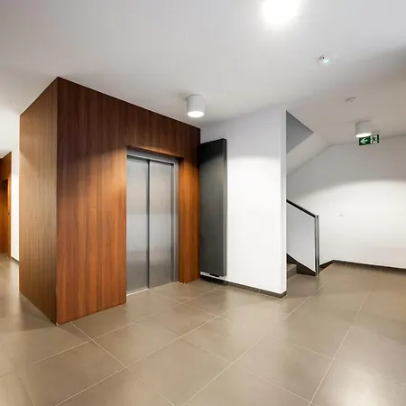 Bluszczanska Blue Modern *