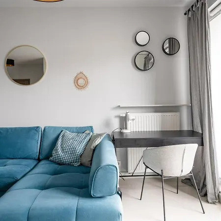 Daire Bluszczanska Blue Modern
